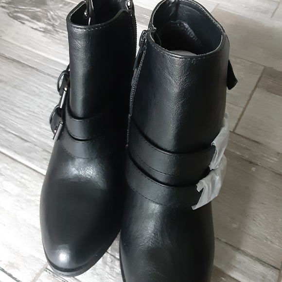 Women shoes - Picture 2 of 2